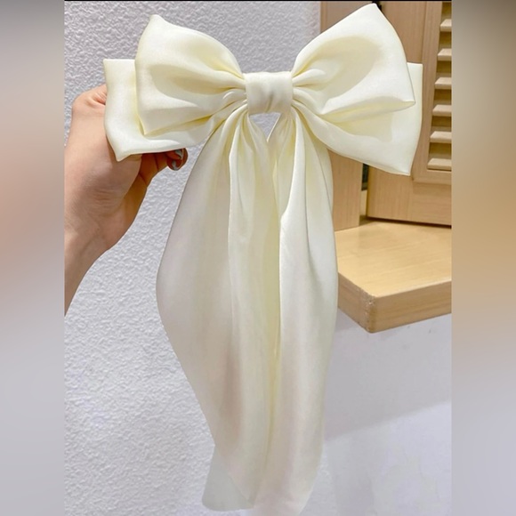 Pretty Bow - Picture 2 of 5